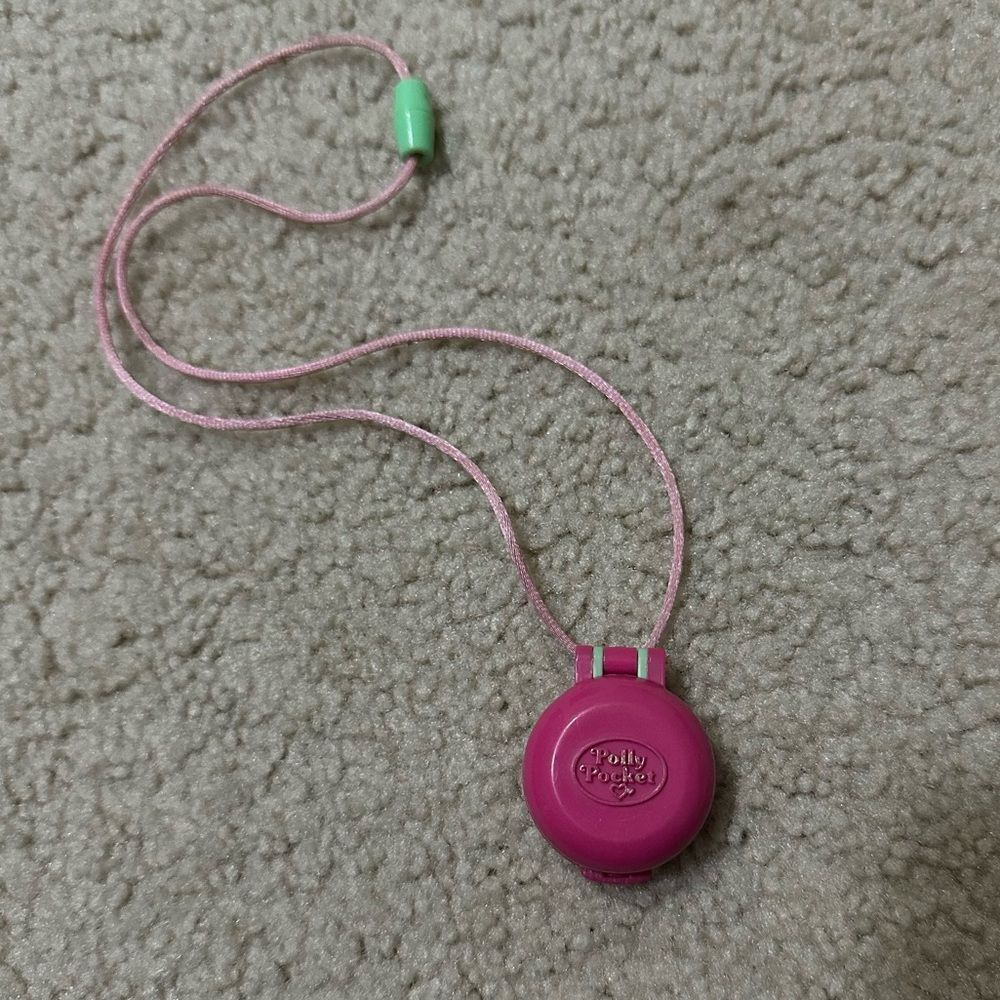 Vintage Polly Pocket Bluebird 1991 Polly in Her Keep Fit mini house necklace